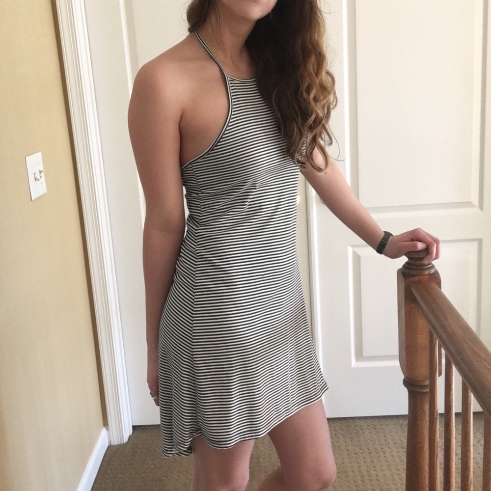 🌼 Beachy Halter Dress w/ Black & White Stripes